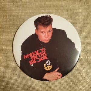 NKOTB 🎶 Donnie Wahlberg   Retro Button Pin from 1989 ..